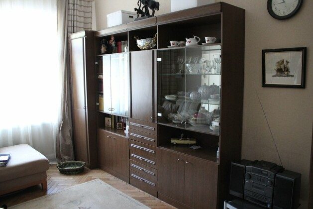 Стінка: реставрація почалась Підготовка радянської стінки до реставрації: оновлення меблів своїми руками.