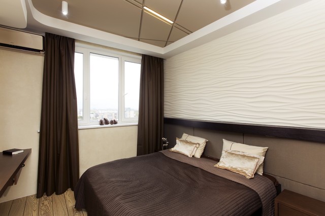 Елегантна шоколадна спальня Сучасна спальня в шоколадних тонах з акцентним освітленням та стильним текстилем