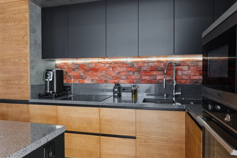 Дизайн 2026 року Оформлення стику стільниці та фартуха: варіант сучасного дизайну кухні 2026