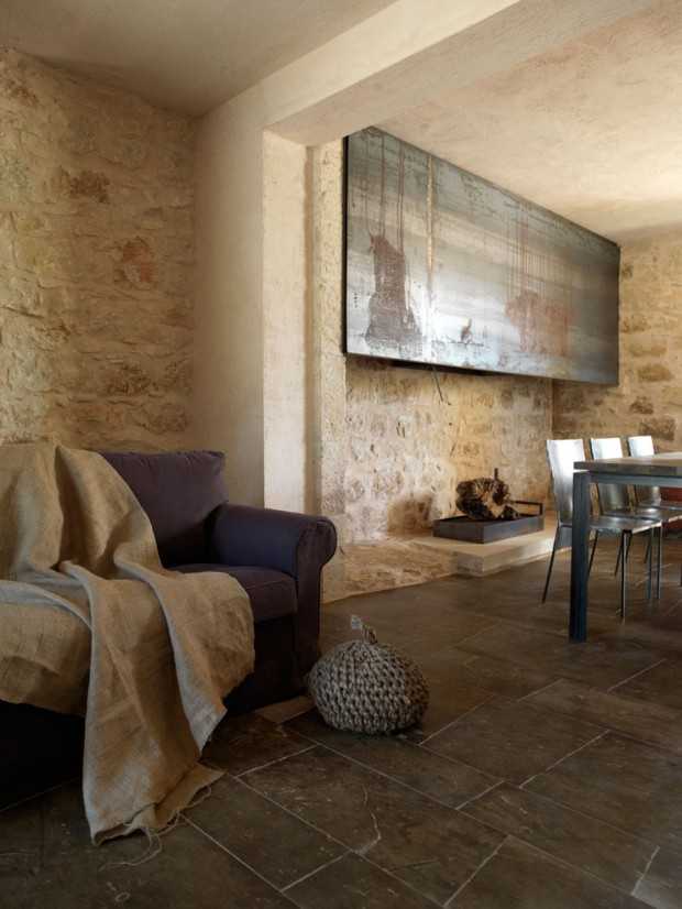 Натуральність в деталях Фрагмент інтер'єру сицилійського будинку з використанням натуральних матеріалів у 2026.