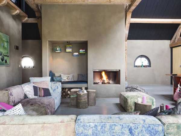 Комфортний куточок Затишний куточок старого фермерського будинку з перспективою на здоровий сон.