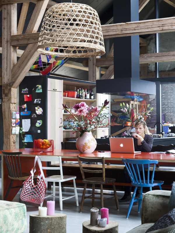 Атмосфера спокою Атмосфера старого фермерського будинку налаштовує на здоровий та міцний сон.