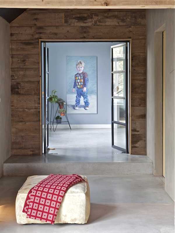 Ферма: турбота про сон Старий фермерський будинок після реновації, з акцентом на ортопедичні матраци для підтримки спини.