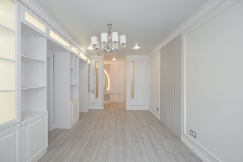 Мінімалізм у ванній Тенденції дизайну 2026: стильна ванна кімната в мінімалістичному стилі з акцентом на природні матеріали.