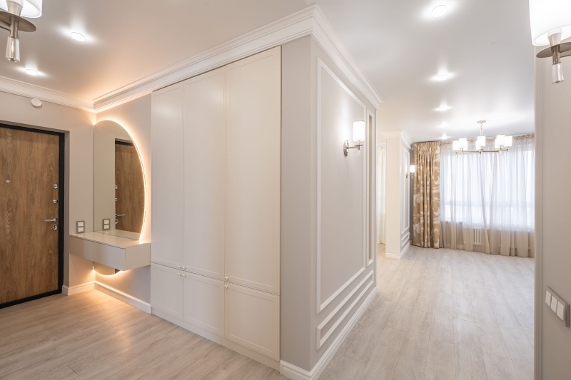 Кухня-вітальня: простір і світло Дизайн інтер'єру квартири 2026: простора кухня-вітальня в світлих тонах з обідньою зоною.