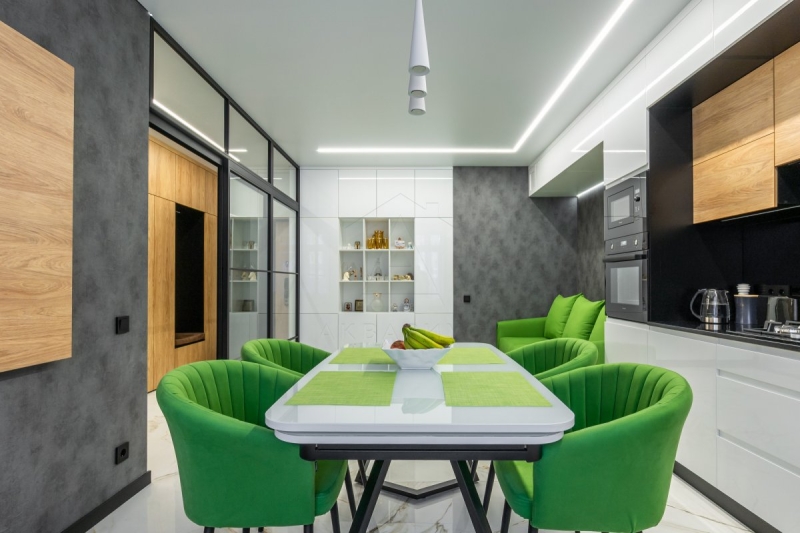 Неокласика: Ванна кімната 2026 Сучасні тенденції дизайну 2026: ванна кімната в стилі неокласика з мармуровою обробкою.