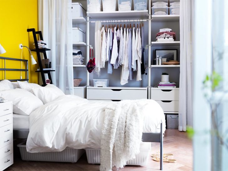 Гардеробна в ніші Облаштування гардеробної в ніші стіни для оптимізації простору в спальні 12 кв. м.