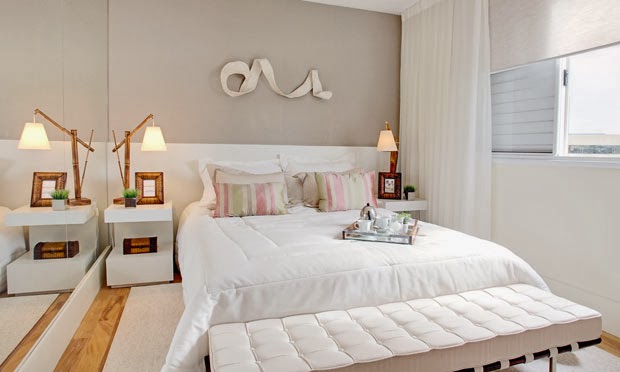 Мінімалізм в спальні Інтер'єр спальні 12 квадратних метрів з використанням мінімалістичного дизайну та світлих тонів.