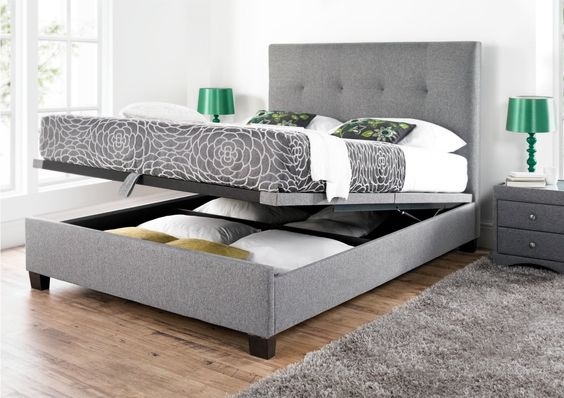 Ліжко з підйомником Функціональне ліжко з підйомним механізмом для оптимізації простору в маленькій спальні.