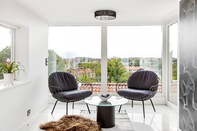 Дерево та світло Світлий інтер'єр з акцентом на дерев'яні елементи та редизайн старих меблів.