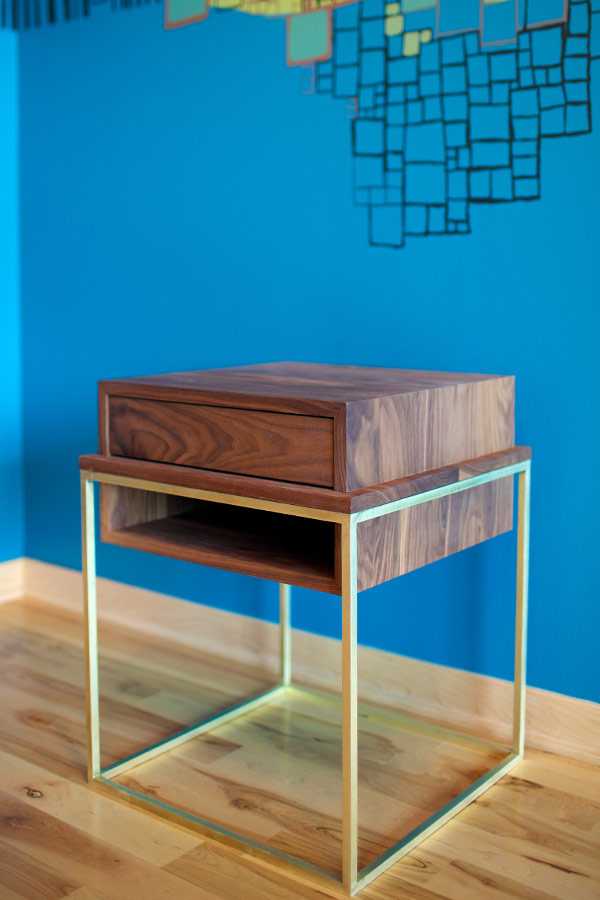 Майстерність в деталях Збірка сучасної тумби в стилі мінімалізм з латунними елементами ручної роботи