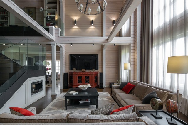 Вітальня з каміном Дизайн вітальні в дерев'яному будинку з каміном та меблями з масиву дерева.