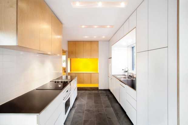 Дерев'яна обробка в місті Сучасне розширення будинку в міському середовищі з акцентом на дерев'яну обробку.