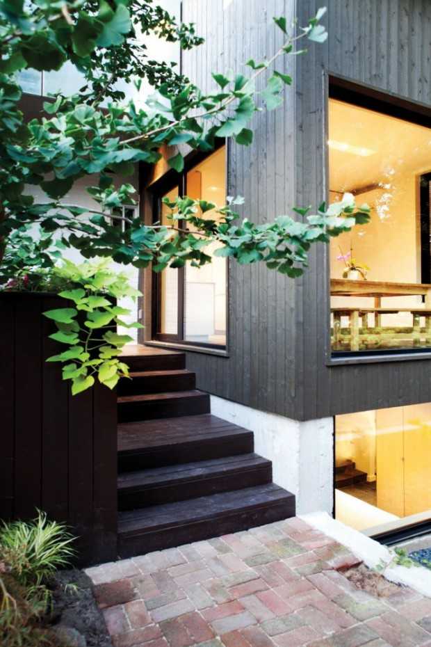 Їдальня з деревом Інтер'єр розширеного будинку, дизайн їдальні Монреаль з дерев'яними акцентами.