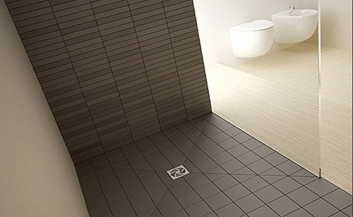 Вентиляція для ванної Простора ванна кімната в спальні з ефективною системою вентиляції для вологих приміщень.