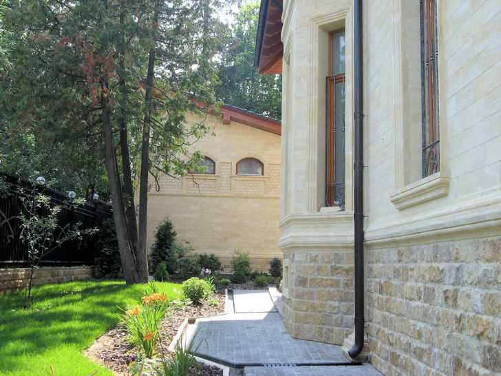 Вапняк для цоколя Оздоблення цоколя будинку вапняком: природний фасадний декор та захист від вологи