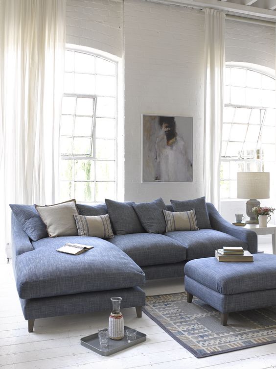 Лофт подушки на дивані Подушки в стилі лофт на шкіряному дивані: ідеальний вибір для сучасного інтер'єру