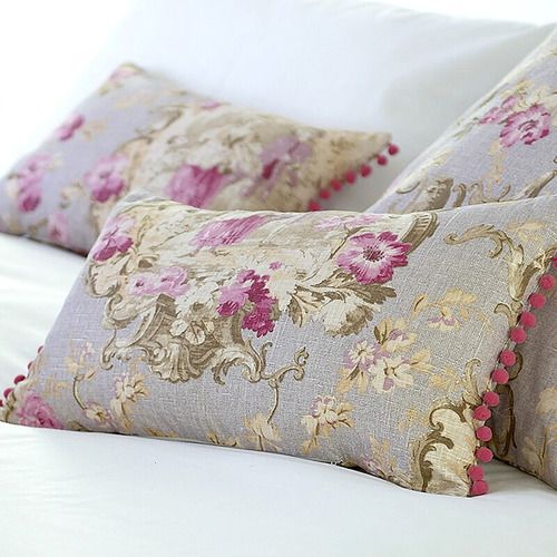 Стильні подушки для дому Декоративні подушки 2026: стильний дизайн вітальні з акцентом на текстурі та кольорі.