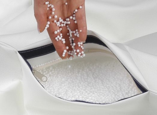 Комфорт і стиль Подушки для болю в спині та декоративні: підтримка та комфорт у вітальні.