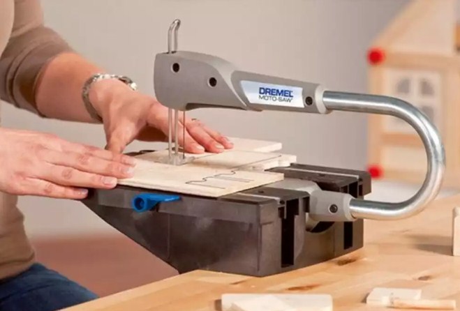 Інструменти: деревообробка 2026 Різноманітні інструменти для обробки дерева: ручні та електроінструменти у столярній майстерні 2026