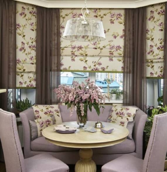 Прованс чарівність Романтичні рулонні штори з ніжним рослинним орнаментом в інтер'єрі стилю прованс