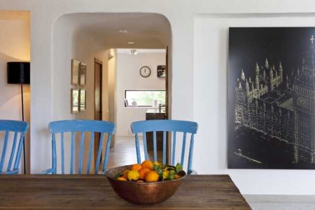 Спокійний Еклектичний Сон Дизайн спальні вілли на Ібіці в стилі еклектика з нейтральними кольорами та іспанськими елементами у 2026.