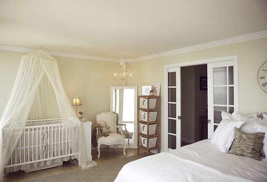 Спальня: ліжко чи диван? Інтер'єр спальні з ліжком та тумбочкою: вибір між ліжком та диваном