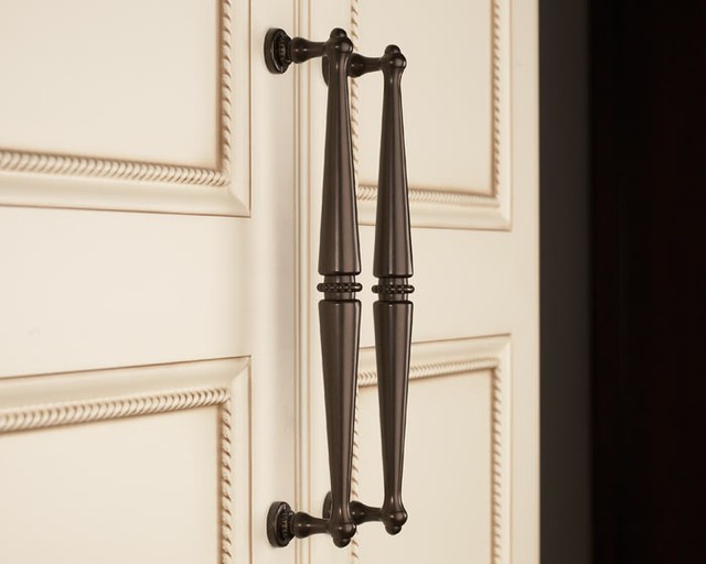 Металева елегантність Металеві кухонні ручки: стильний та практичний вибір для сучасних меблів