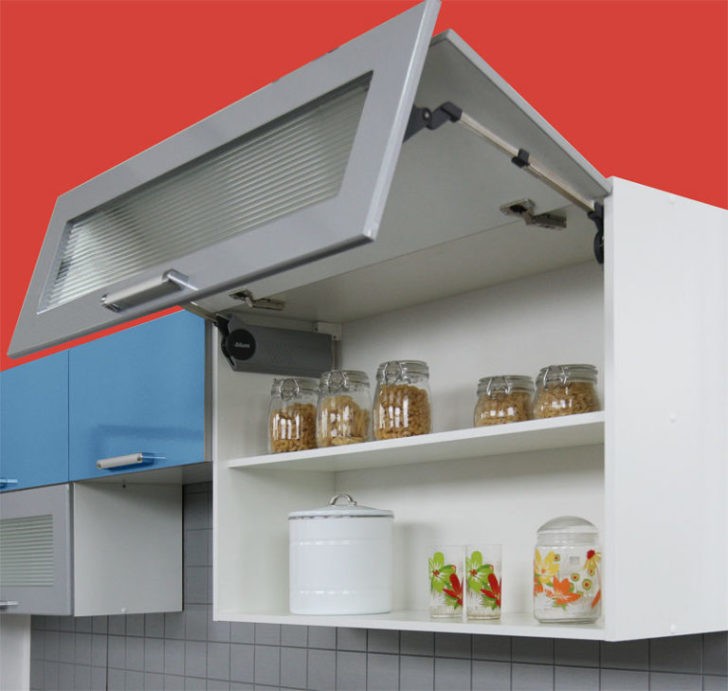 Регулювання кута відкривання Регулювання кута відкривання дверей кухонної шафи: підйомний механізм в дії