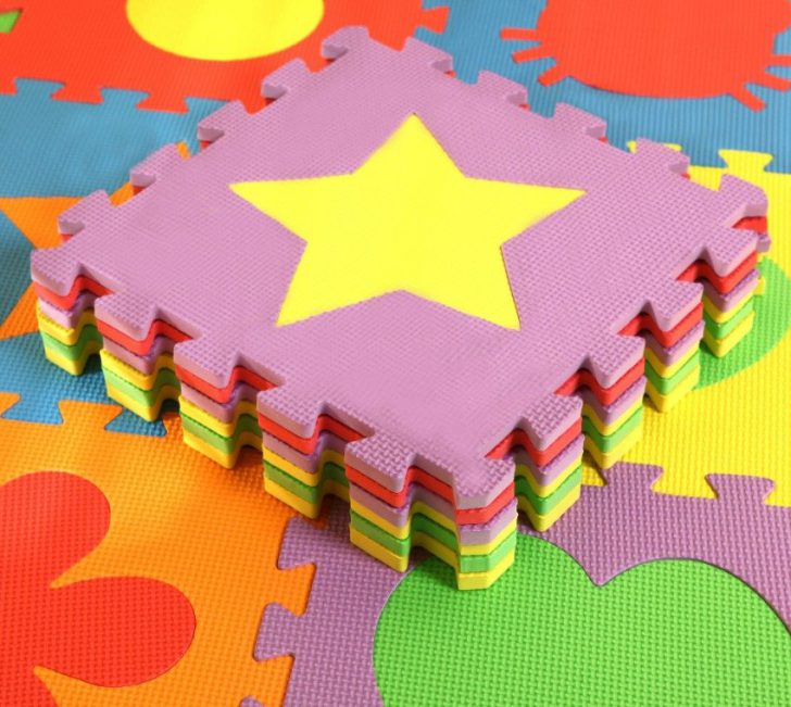 Міцна ПВХ плитка Міцна та зносостійка плитка ПВХ на підлозі в дитячій кімнаті: довговічне покриття 2026