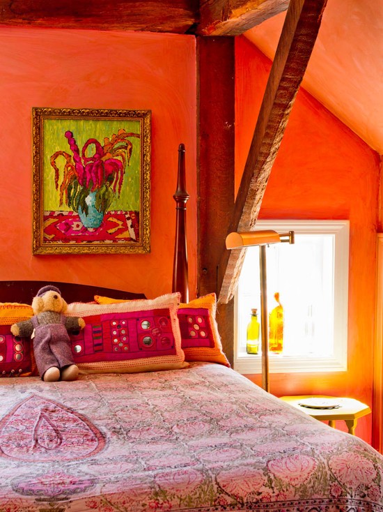 Фіолетовий декор спальні Дизайн яскравої спальні 2026 з акцентом на фіолетові елементи декору