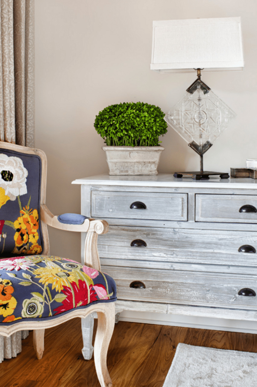 Комфорт та естетика Поєднання сільської естетики та сучасного комфорту в дизайні заміського будинку в Техасі.