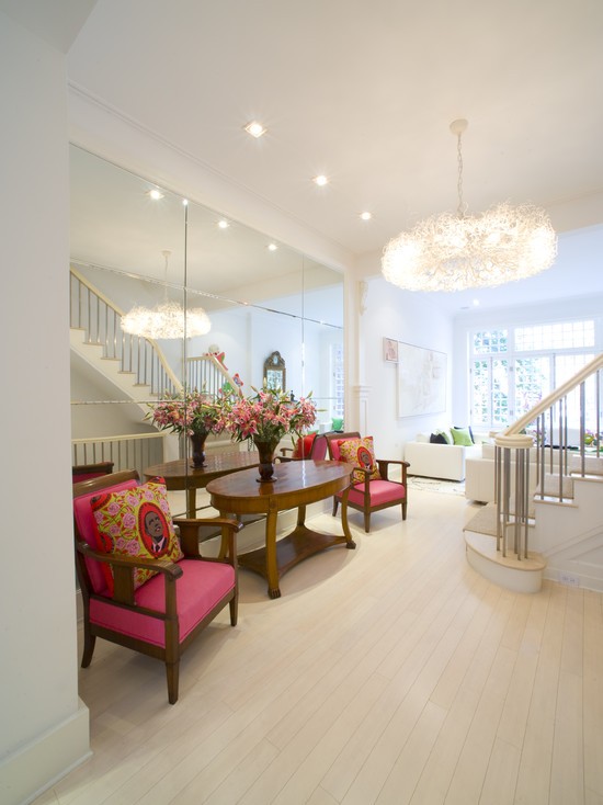 Розширюємо простір дзеркалами Сучасний дзеркальний декор стін для візуального збільшення простору в інтер'єрі 2026.