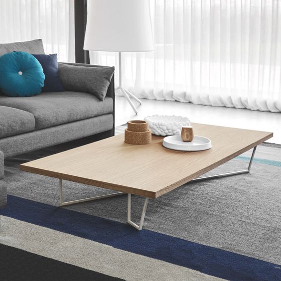 Журнальний столик: ідеї Елегантний журнальний столик в інтер'єрі сучасної вітальні, поради з дизайну