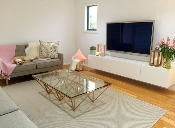 Стильний столик в інтер'єрі Сучасний журнальний столик в інтер'єрі мінімалістичної квартири, дизайн 2026