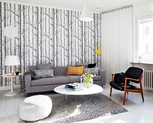 Вертикальні шпалери Вертикальні шпалери візуально збільшують висоту стелі в кімнаті, створюючи ілюзію простору.